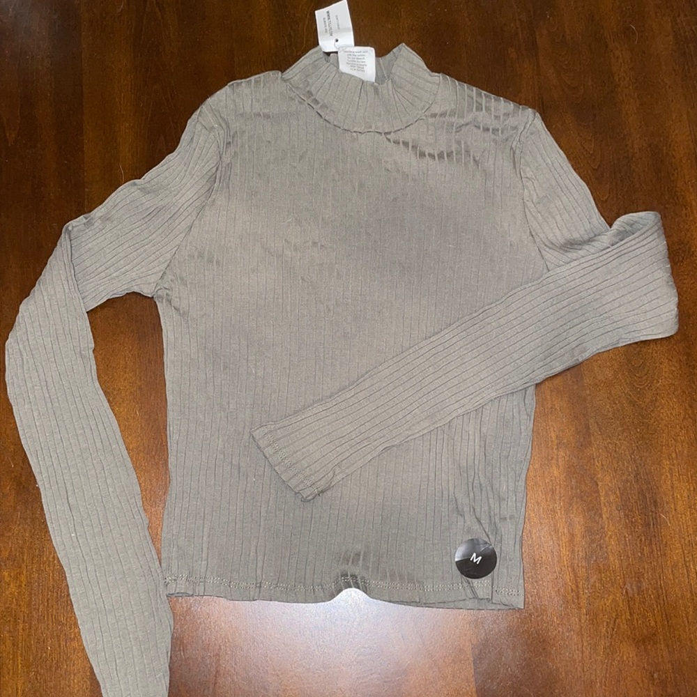 Medium Tilly’s long sleeve turtle neck